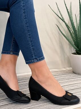 Etienne Aigner Black Leather Bow Logo Block Low Heel Pumps Women’s Size‎ 8